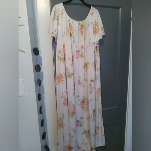 Shadowline vintage floral maxi nightgown - Picture 4 of 5